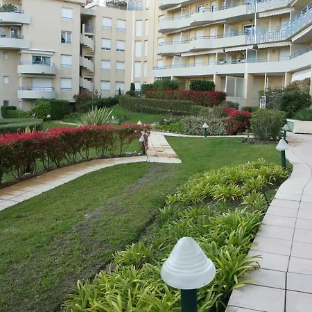 Moresby Apartment *